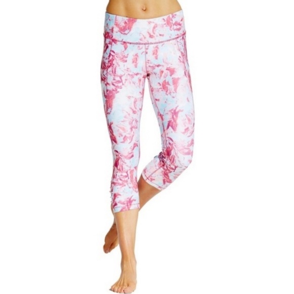 Calia Essential Crop Ruched Printed Tight Capri Coral Tempest Clouds Size M - Picture 1 of 10
